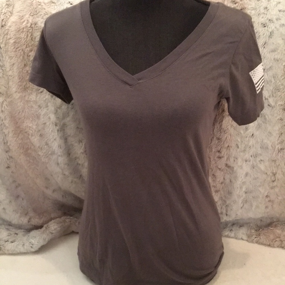 Tan Fitted V-Neck Short Sleeve T-Shirt - Picture 4 of 12